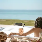 Glenn & Hotel Ayvacik (Canakkale)