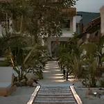 Glenn & Hotel Ayvacik (Canakkale)