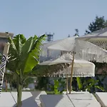 Hotel Glenn & *