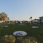 Hotel Glenn & *