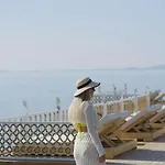Glenn & Hotel Ayvacik (Canakkale)