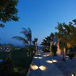 Glenn & Hotel Ayvacik (Canakkale)