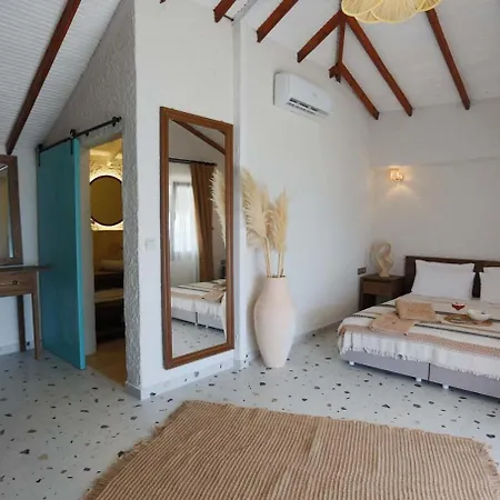 Glenn & Hotel Ayvacik (Canakkale)