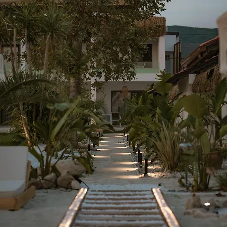 Glenn & Hotel Ayvacik (Canakkale)