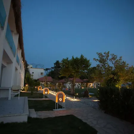 Glenn & Hotel Ayvacik (Canakkale)
