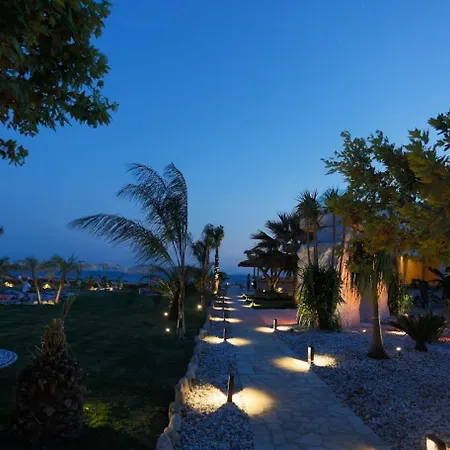 Glenn & Hotel Ayvacik (Canakkale)