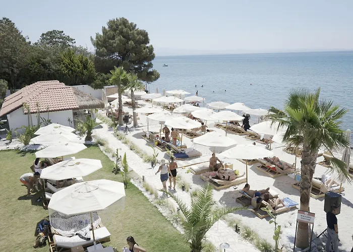 Glenn & Hotel Ayvacik (Canakkale)